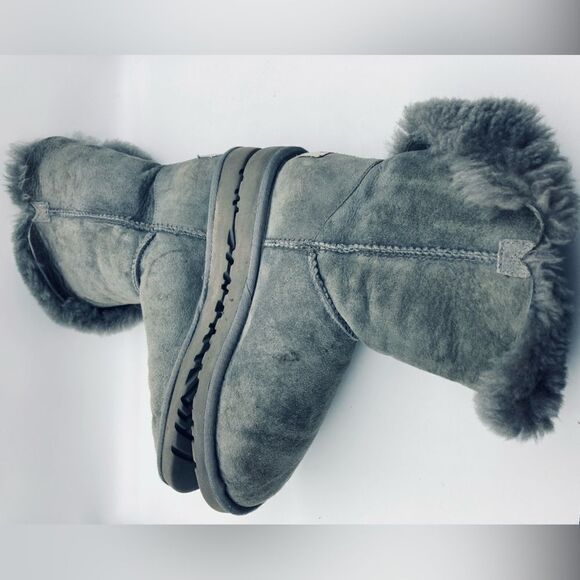 UGG Australia Women’s Bailey Button Leather/Sheepskin Boots 6 - Picture 8 of 12